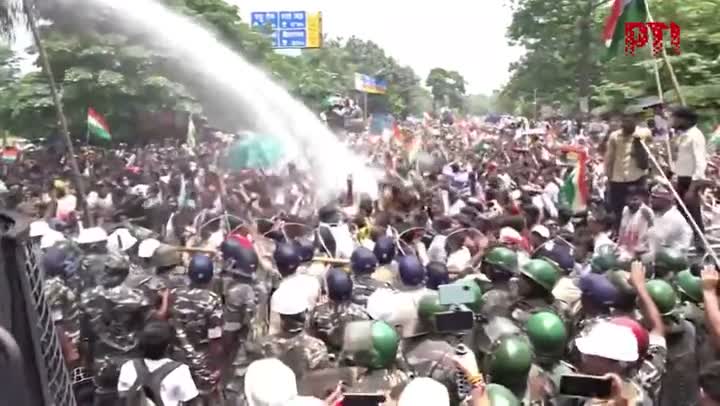 The Tatva - 🚨Police use water cannons to disperse the protesting students in Ranchi